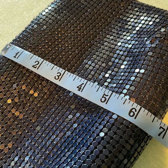 Vintage Aluminum mesh shoulder bag or clutch made in Hong Kong 10” x 6” zipper - Picture 10 of 14